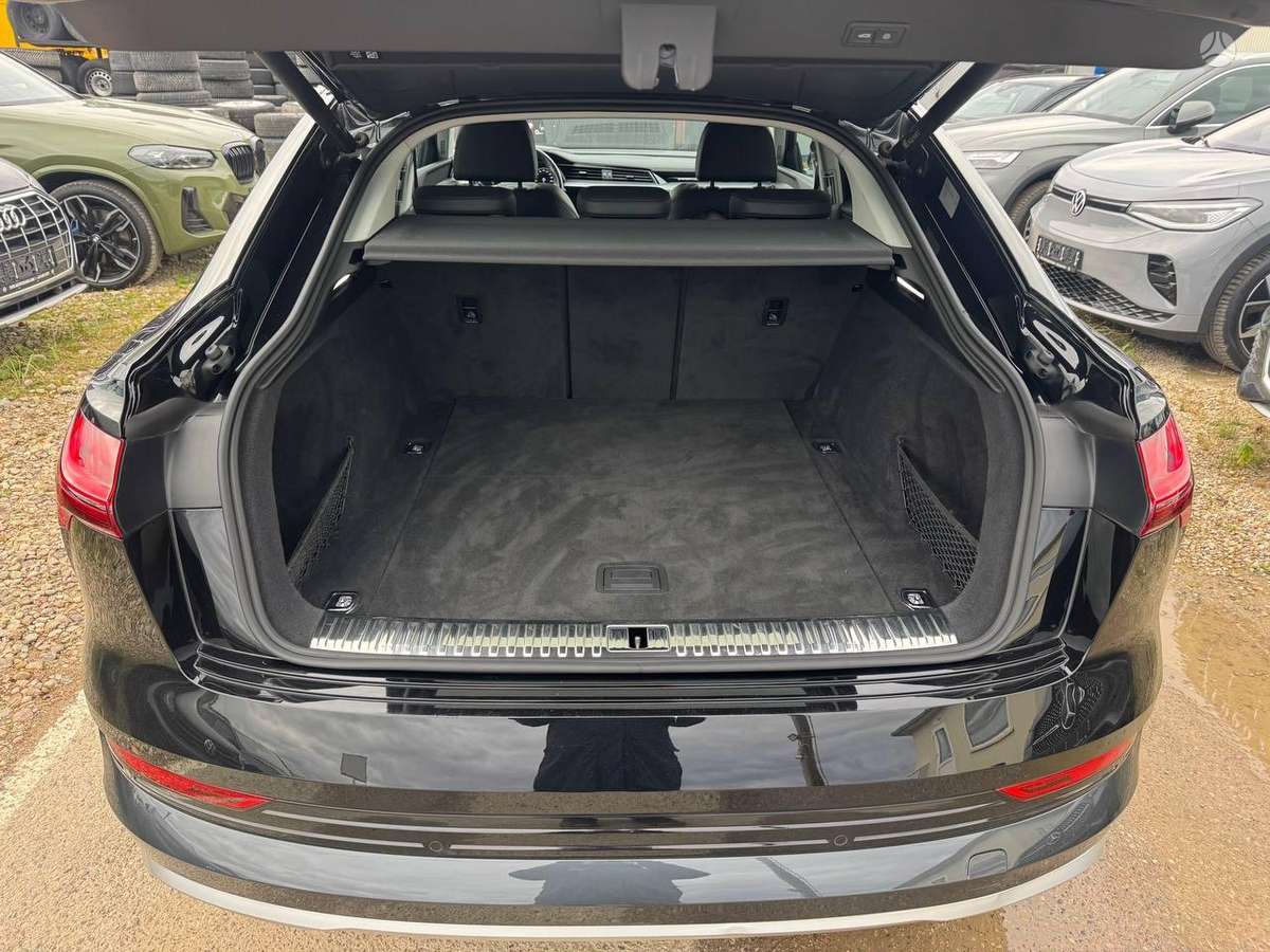 Audi e-tron Sportback, off-road / crossover
