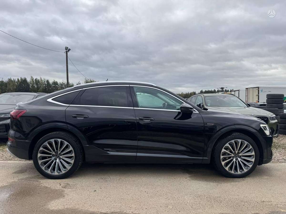 Audi e-tron Sportback, off-road / crossover