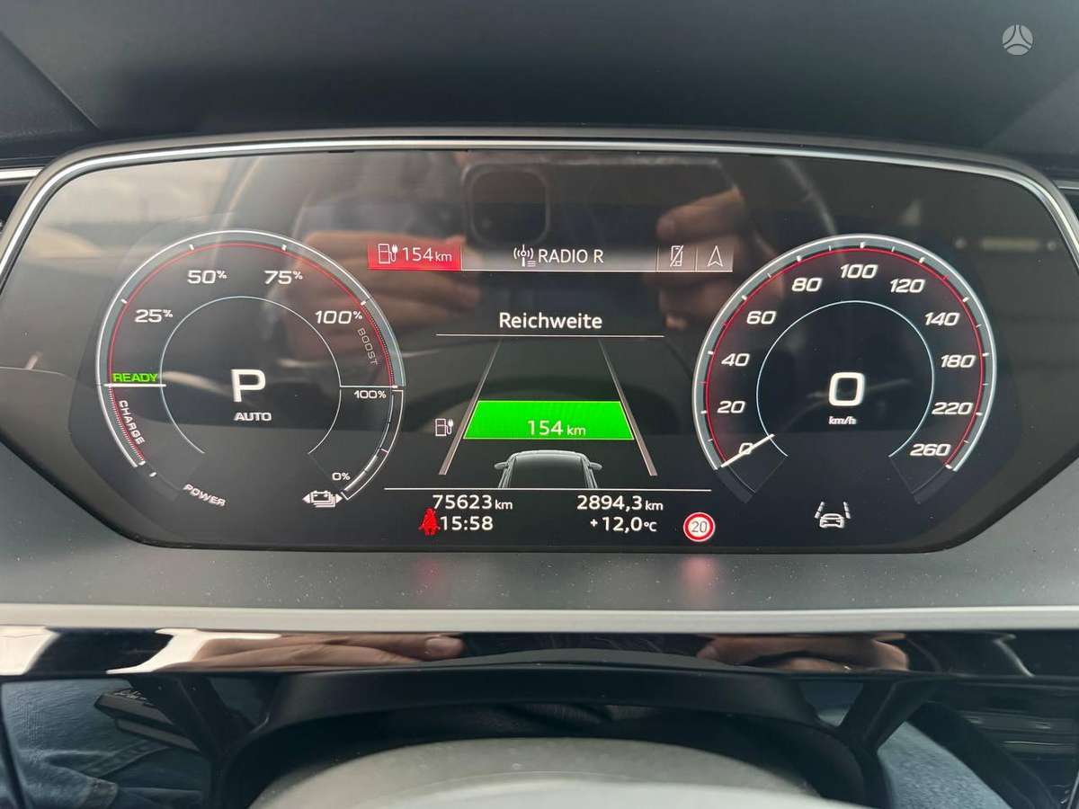 Audi e-tron Sportback, off-road / crossover