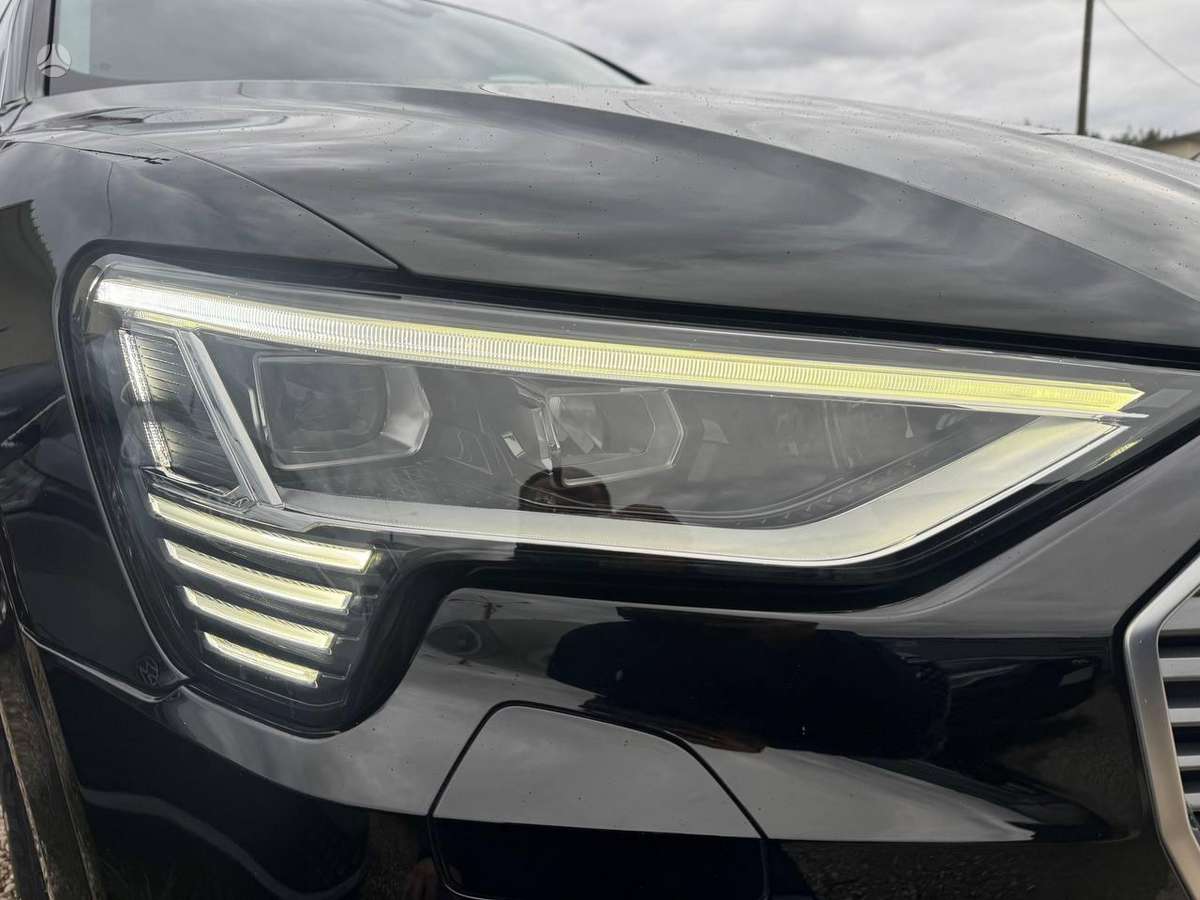 Audi e-tron Sportback, off-road / crossover