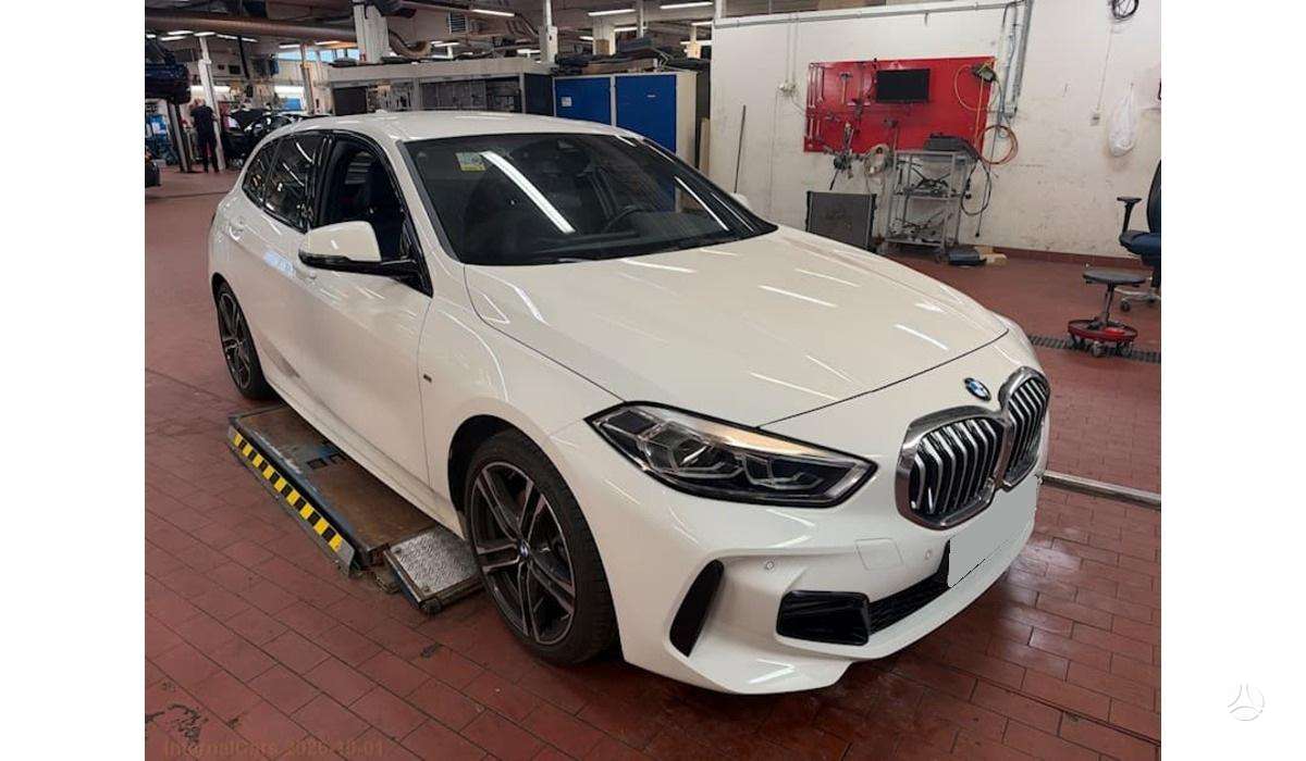 BMW 118, 1.5 l., Хэтчбек