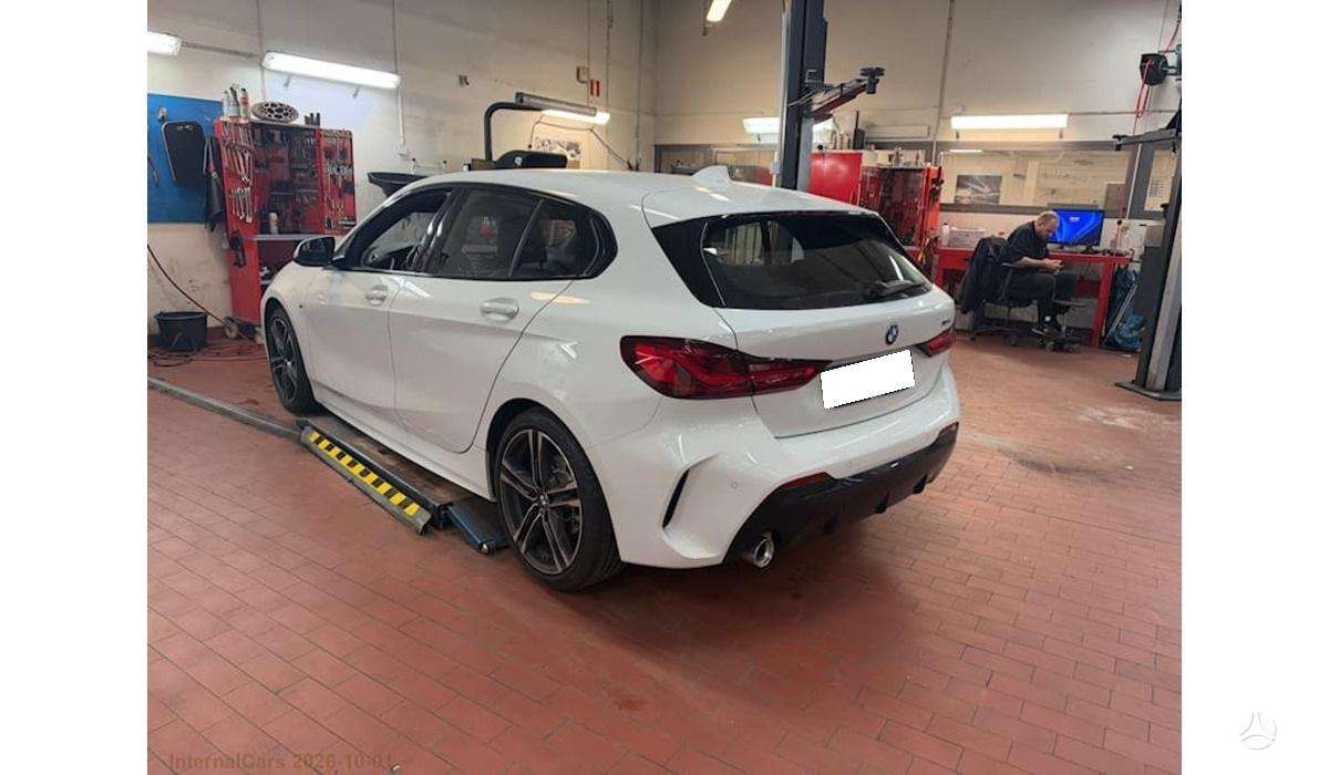 BMW 118, 1.5 l., Хэтчбек