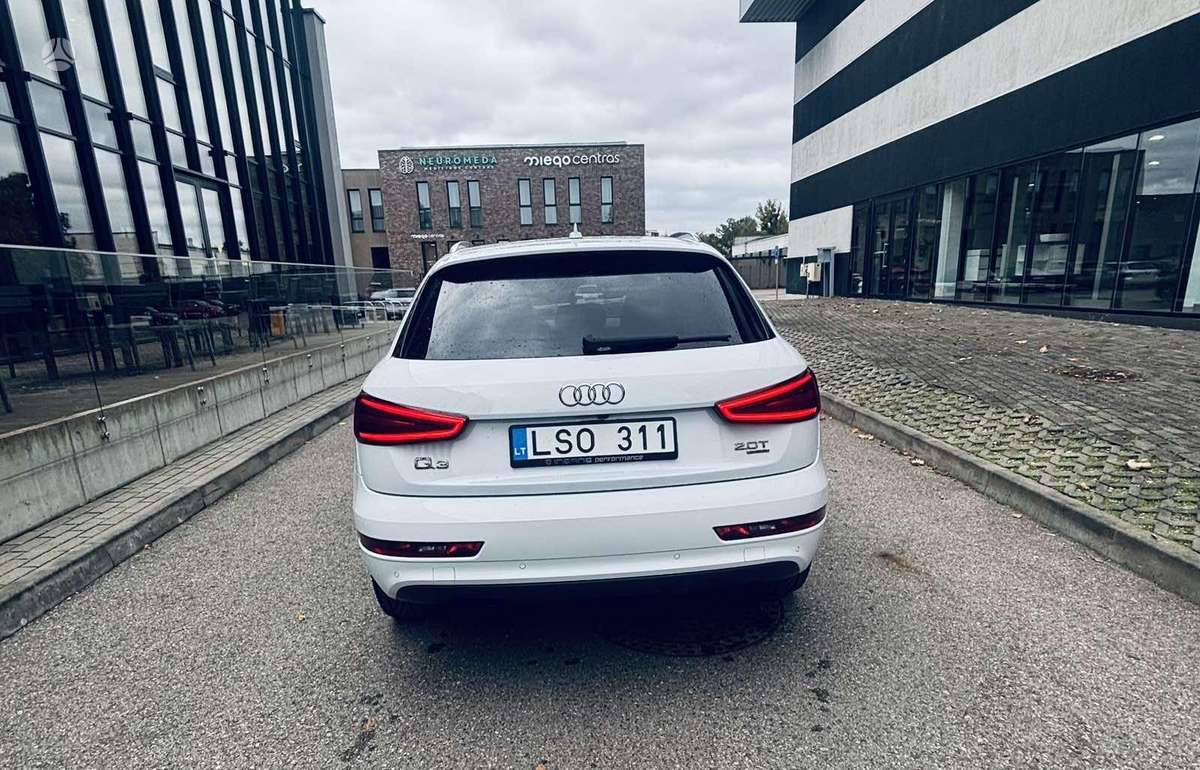 Audi Q3, 2.0 l., off-road / crossover