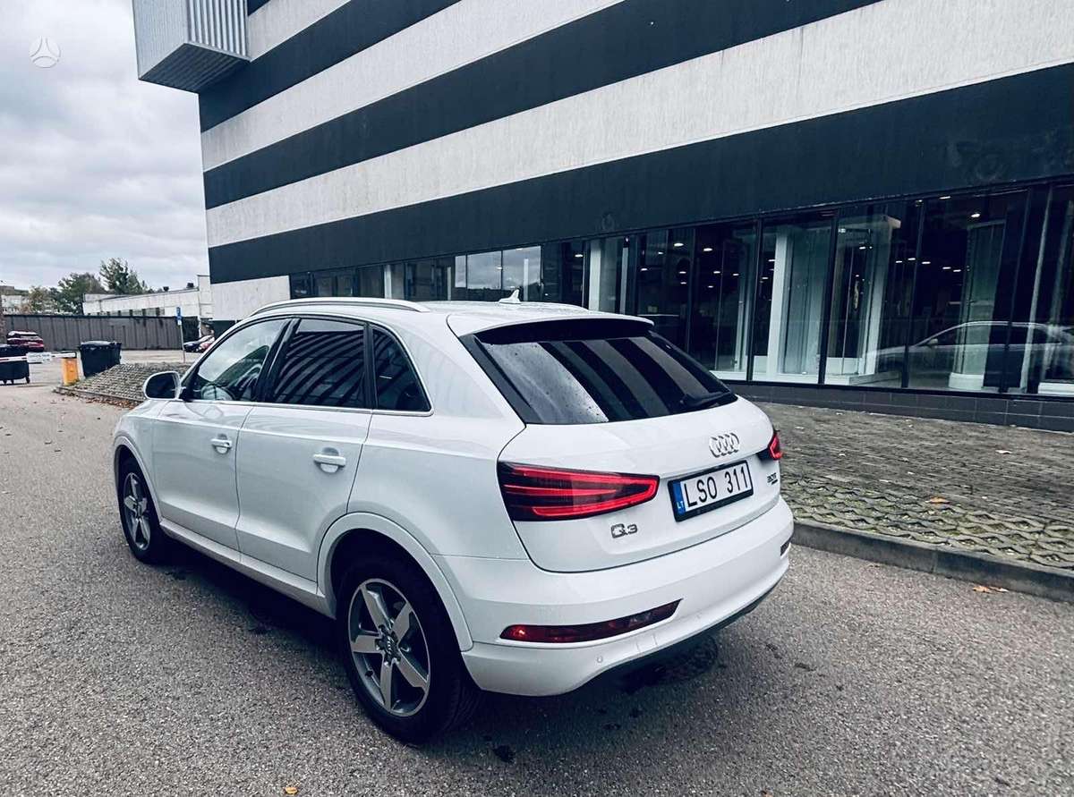 Audi Q3, 2.0 l., off-road / crossover
