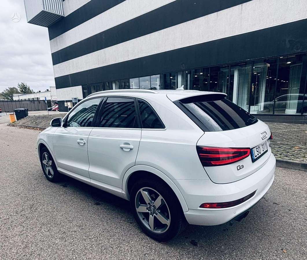 Audi Q3, 2.0 l., off-road / crossover
