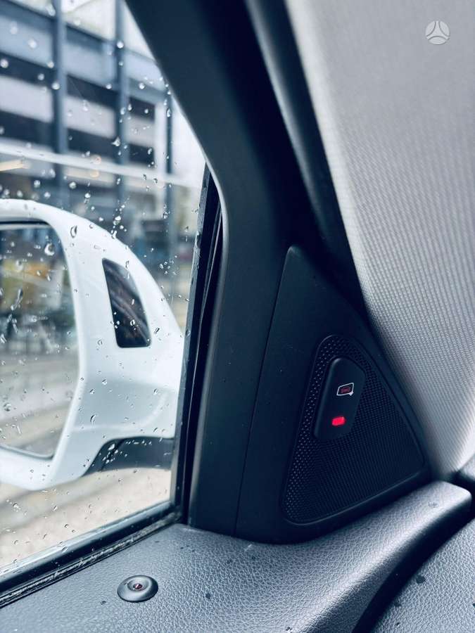 Audi Q3, 2.0 l., off-road / crossover