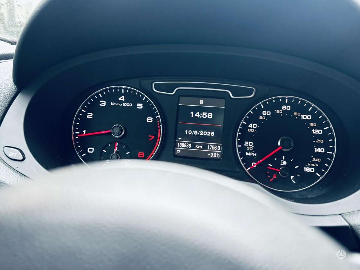 Audi Q3, 2.0 l., off-road / crossover