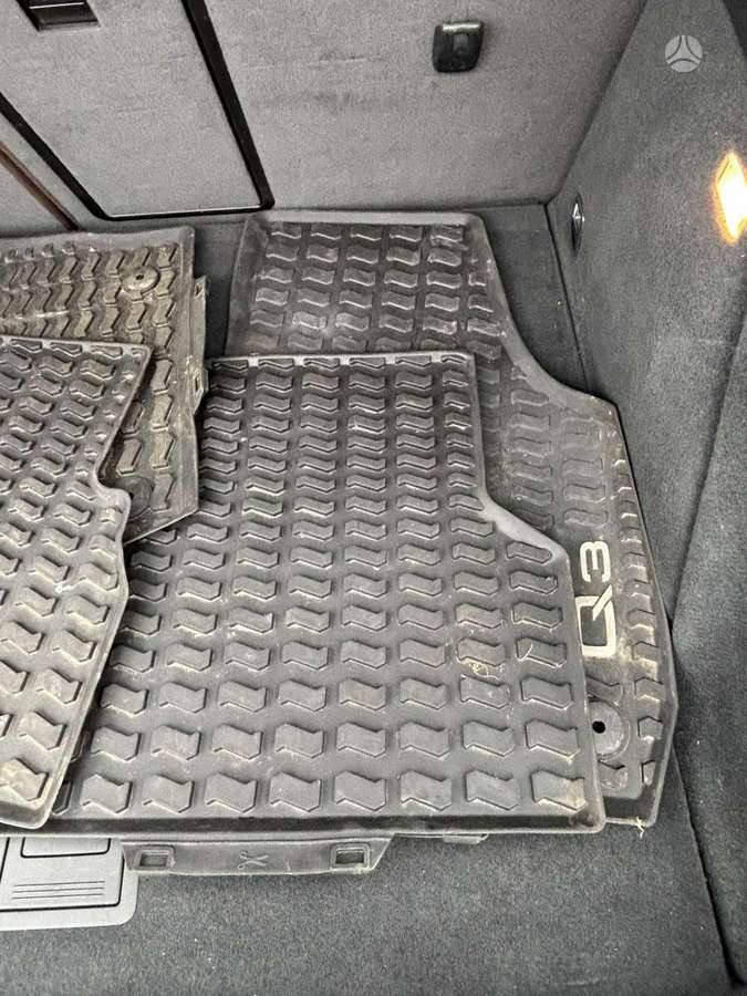 Audi Q3, 2.0 l., off-road / crossover