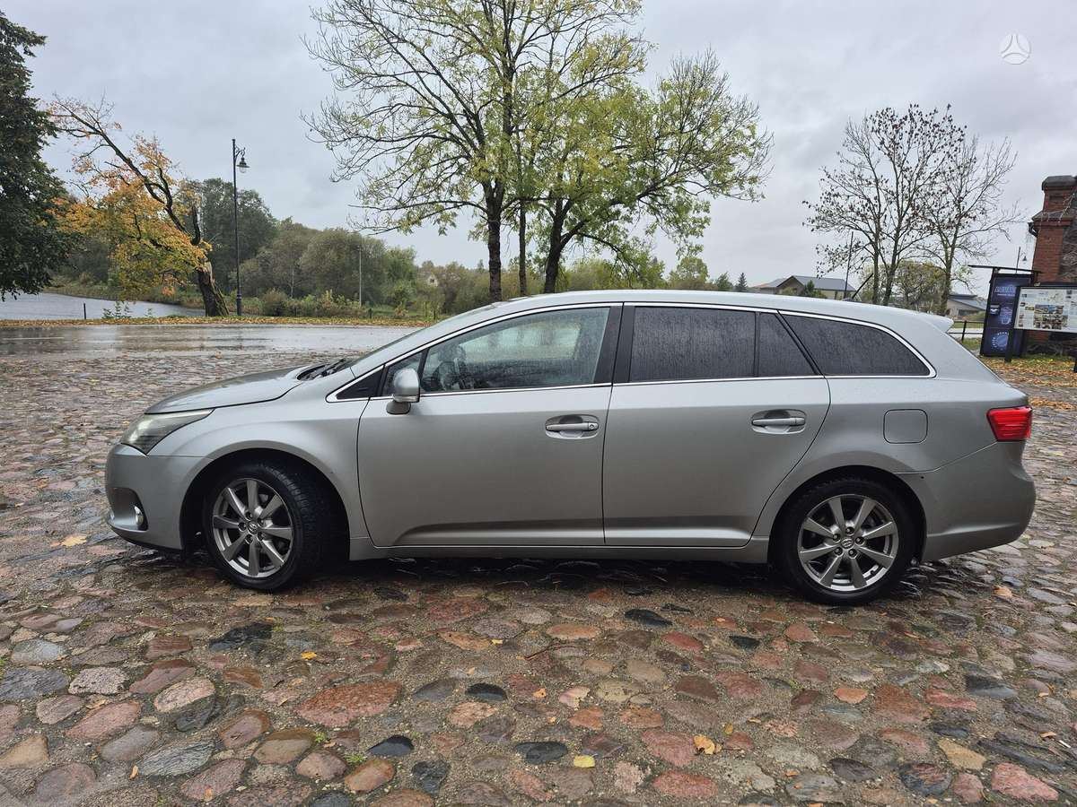 Toyota Avensis, 2.0 l., Универсал