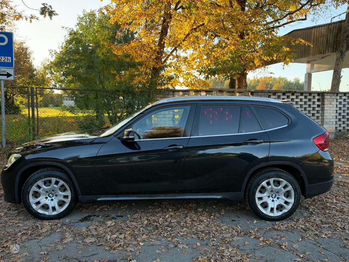 BMW X1, 2.0 l., off-road / crossover