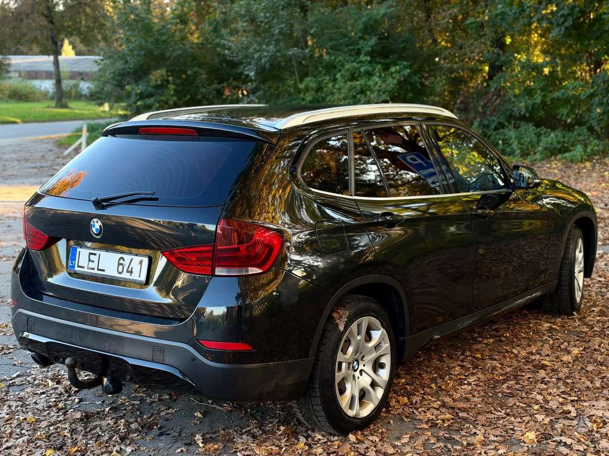 BMW X1, 2.0 l., off-road / crossover