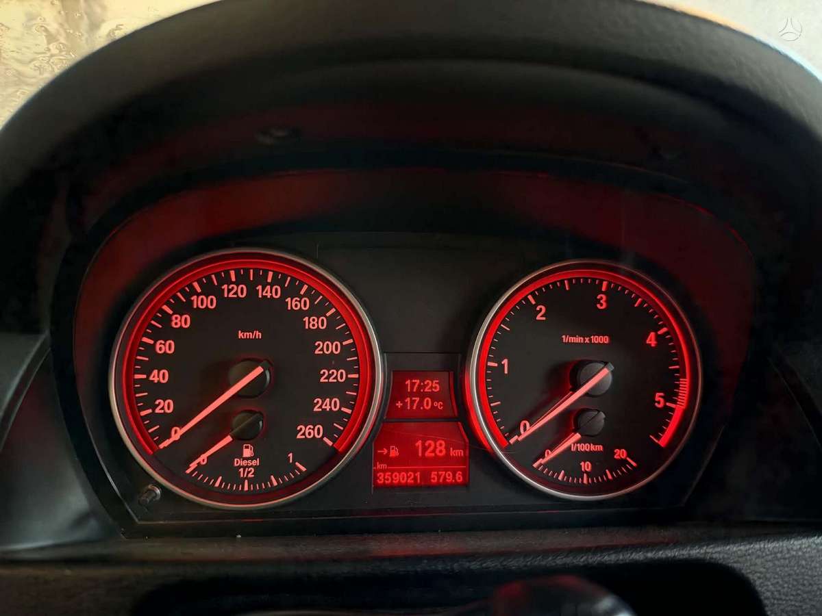 BMW X1, 2.0 l., off-road / crossover