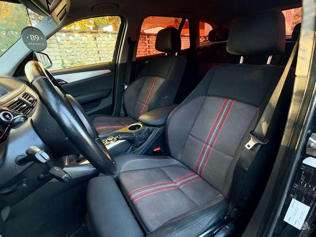 BMW X1, 2.0 l., off-road / crossover