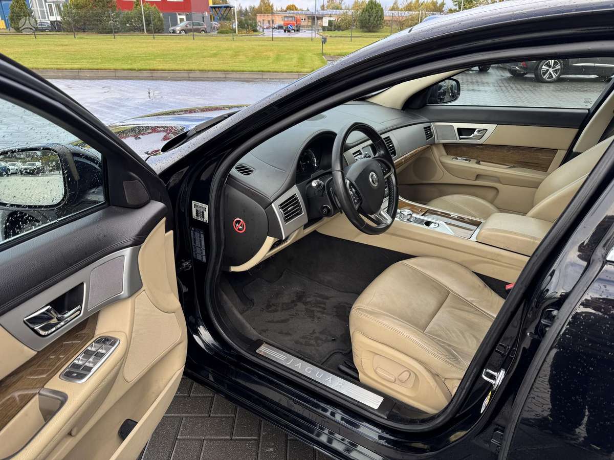 Jaguar XF, 2.2 l., Седан