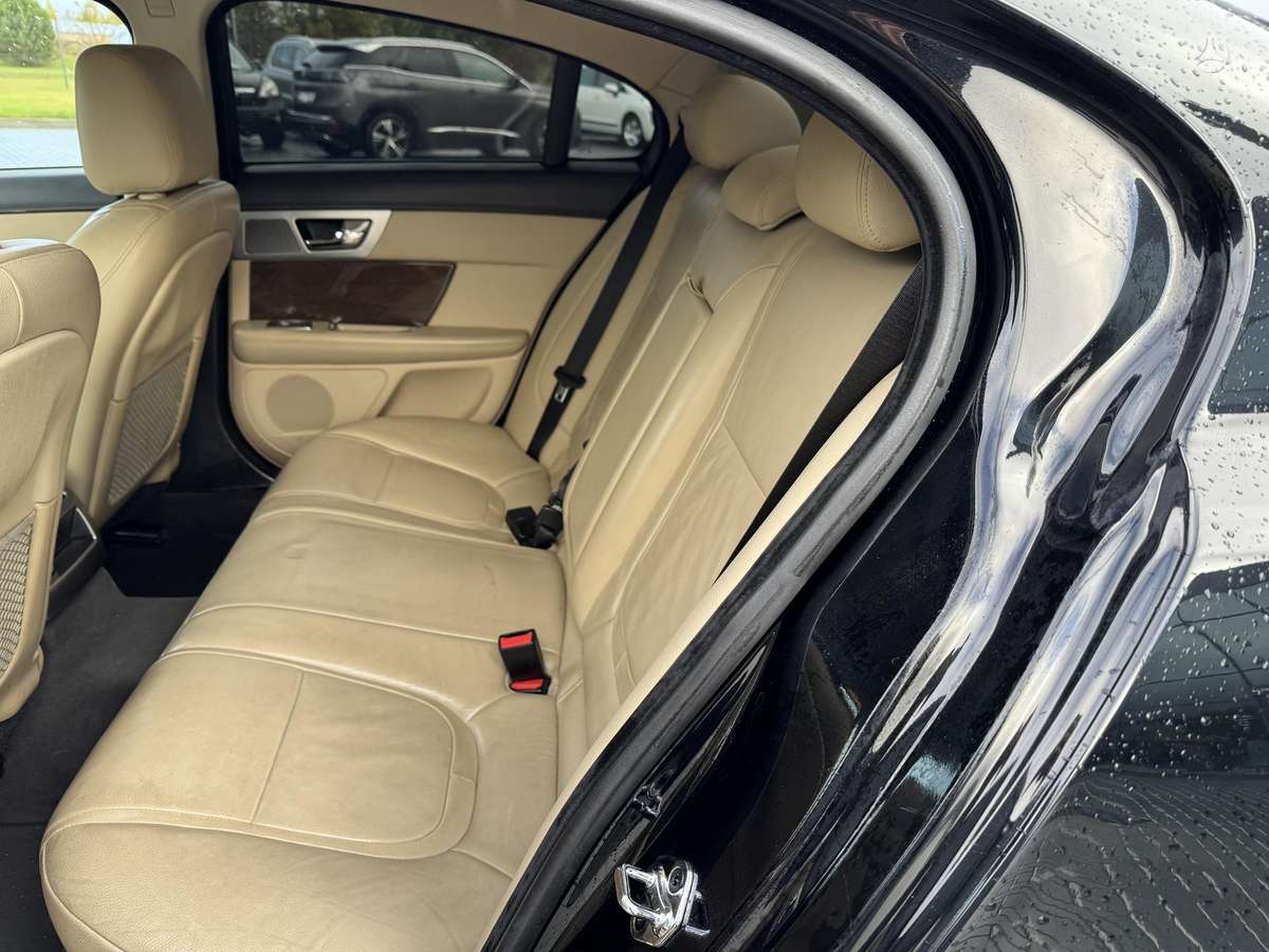 Jaguar XF, 2.2 l., Седан