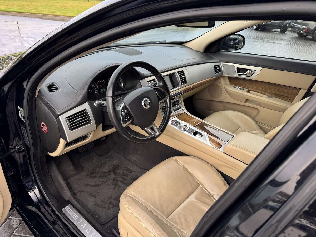 Jaguar XF, 2.2 l., Седан
