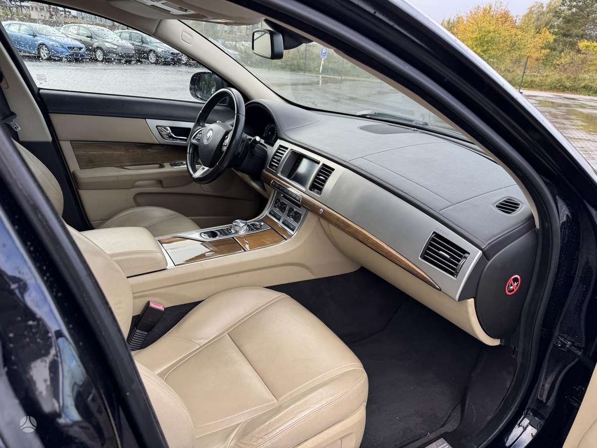 Jaguar XF, 2.2 l., Седан