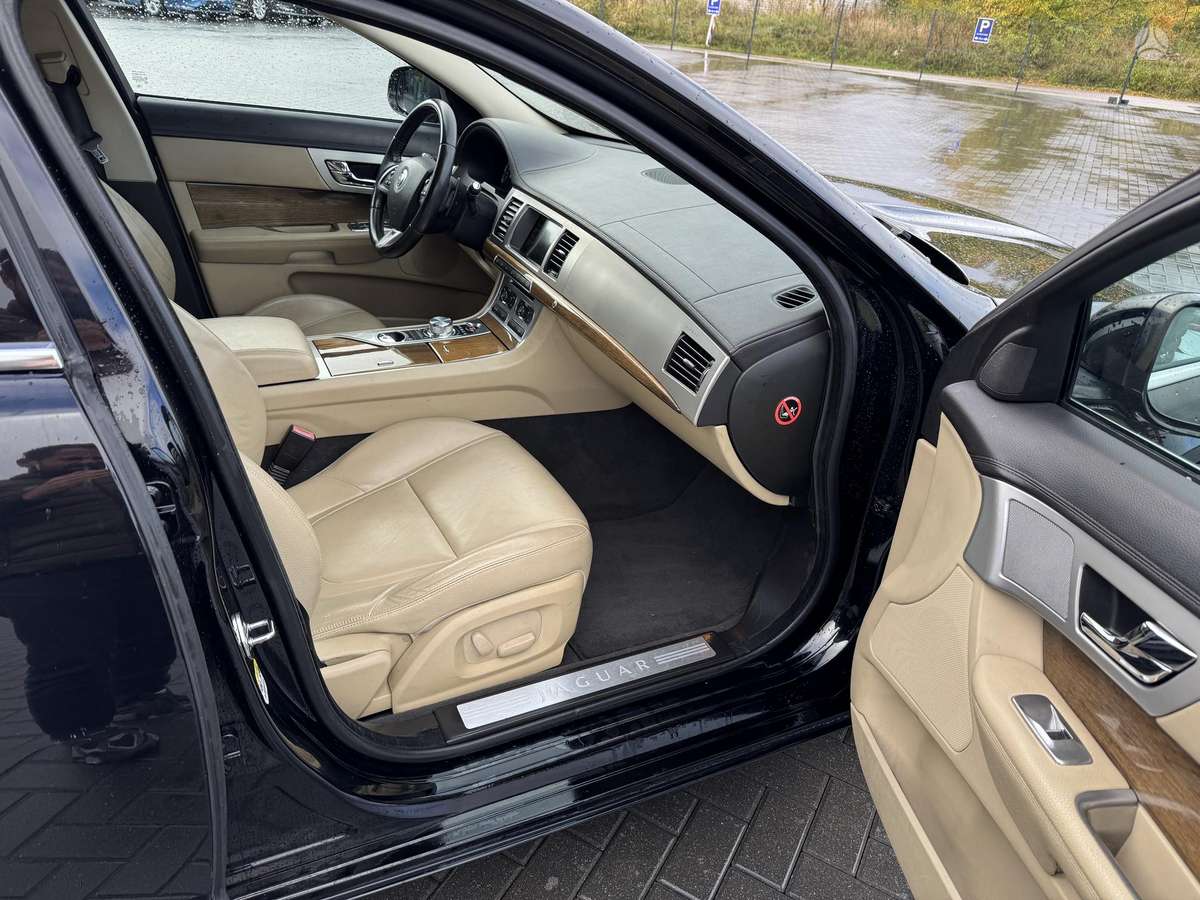 Jaguar XF, 2.2 l., Седан