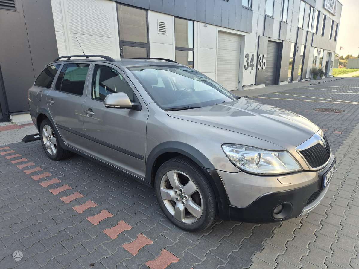 Skoda Octavia 2010 — interior