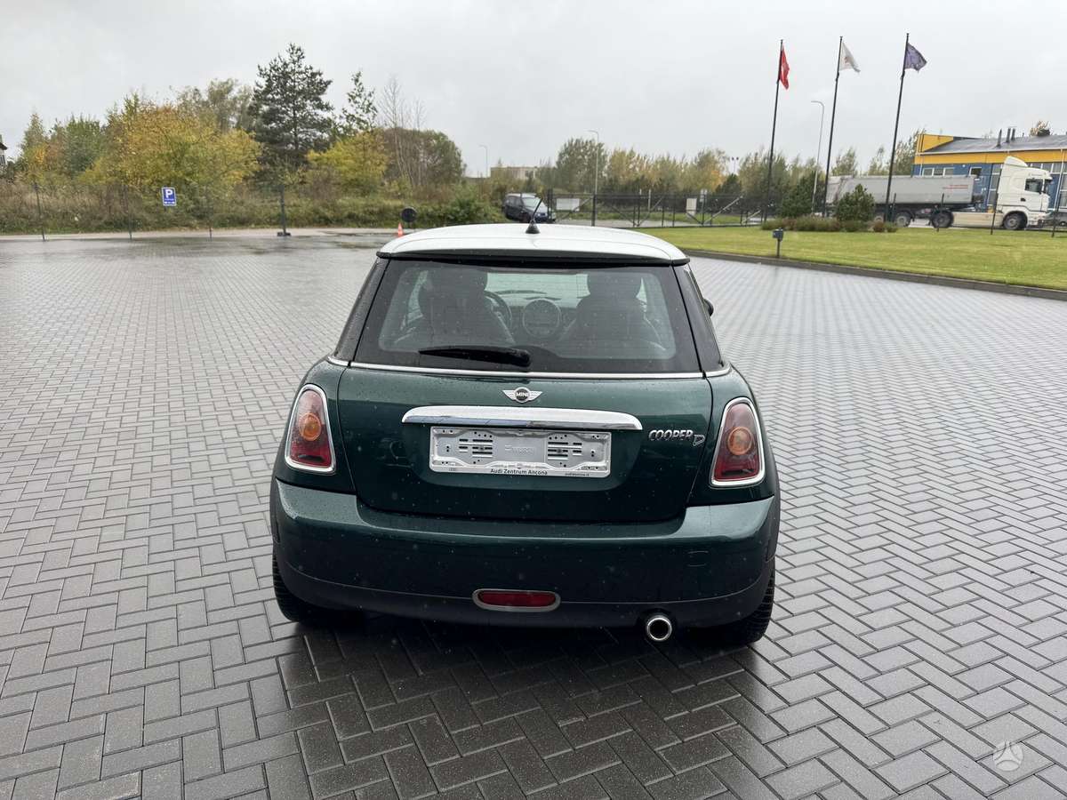 Mini Cooper, 1.6 l., hatchback