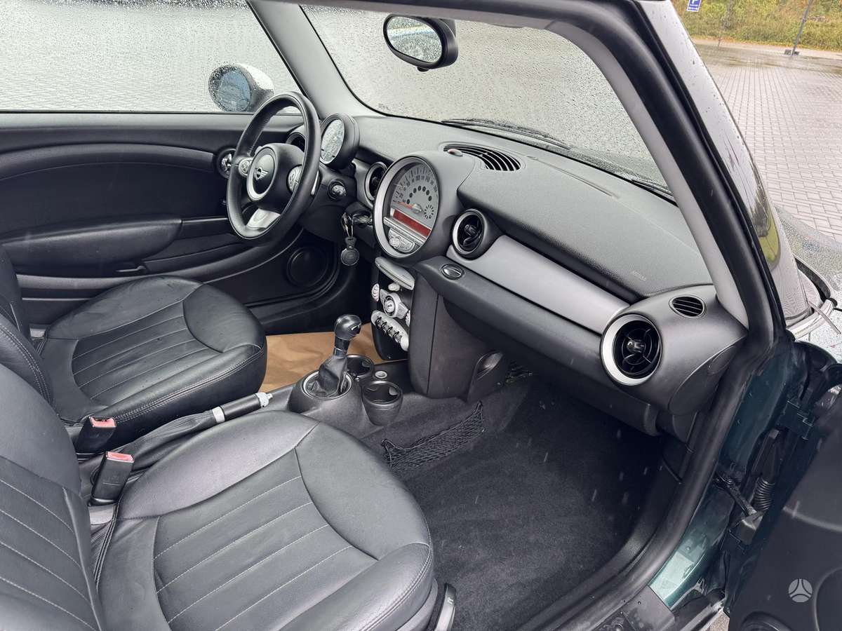 Mini Cooper, 1.6 l., hatchback