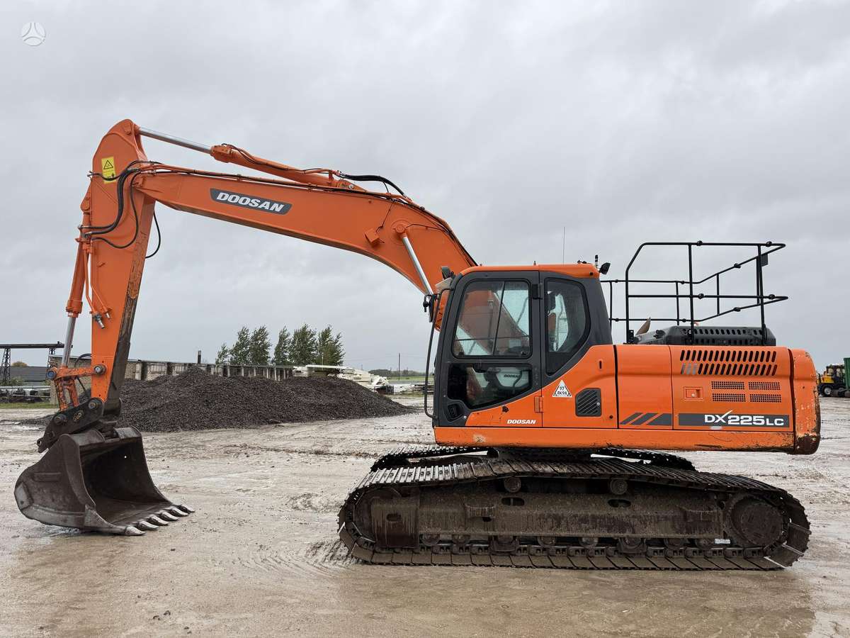 Doosan DX 225 LC-3, excavator
