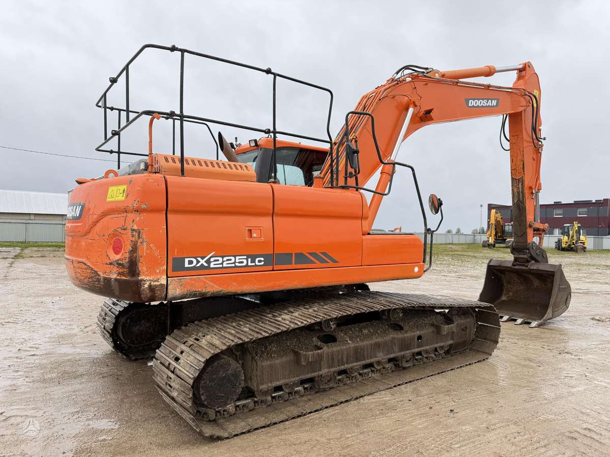 Doosan DX 225 LC-3, excavator