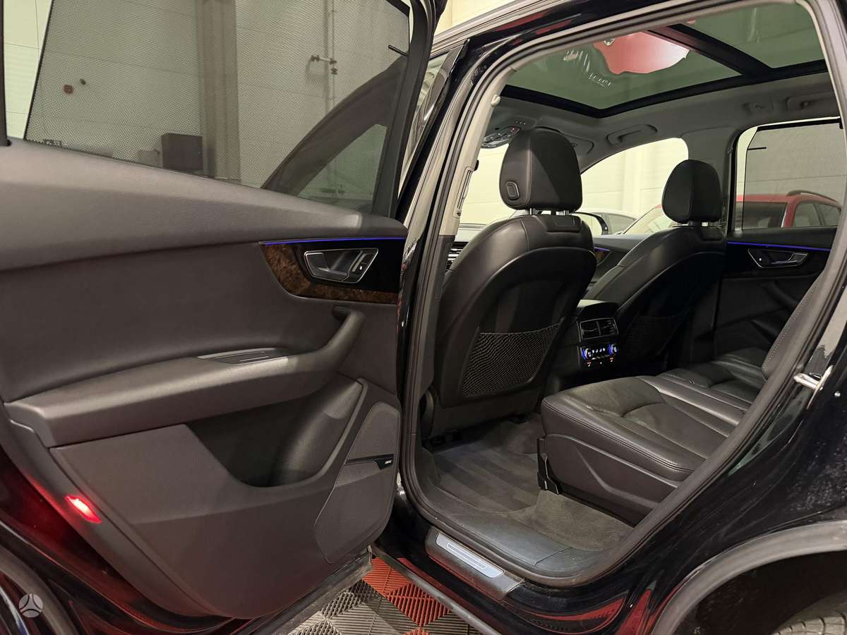 Audi SQ7, 3.0 l., off-road / crossover
