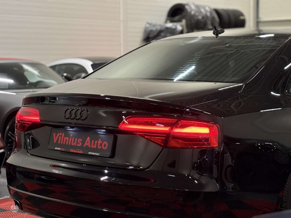 Audi A8 L, 4.0 l., Седан