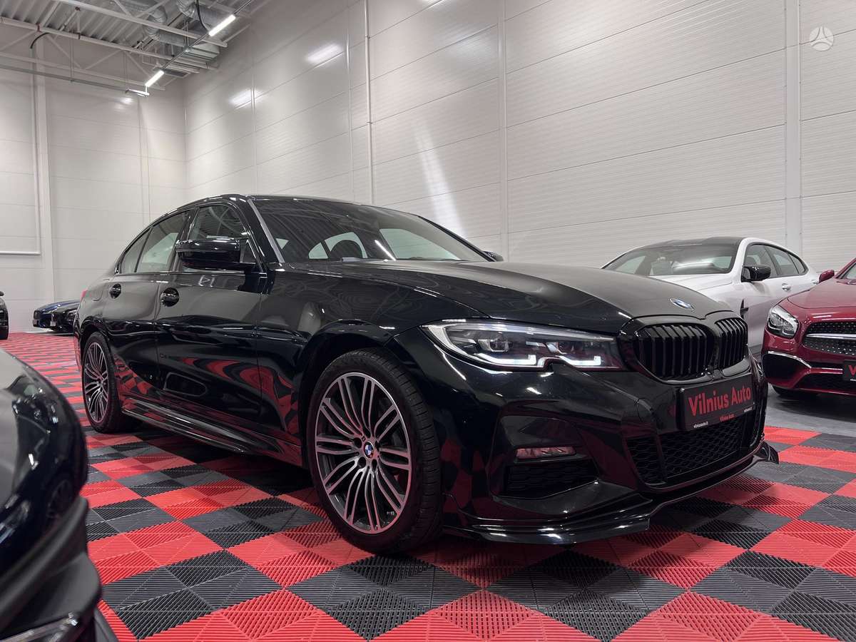 BMW 330, 2.0 l., Седан