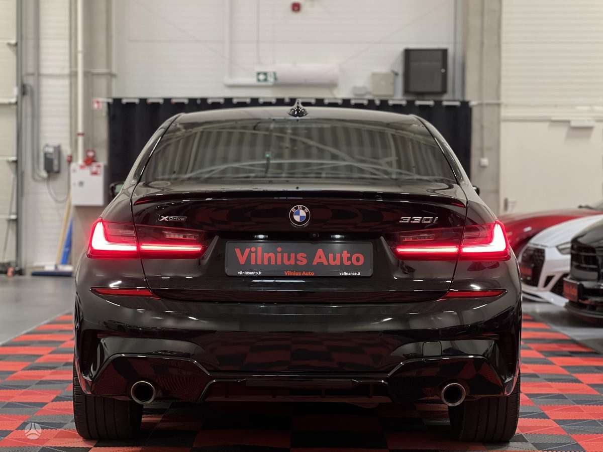 BMW 330, 2.0 l., Седан