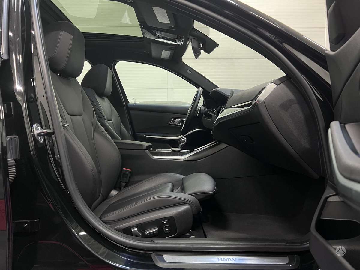 BMW 330, 2.0 l., Седан