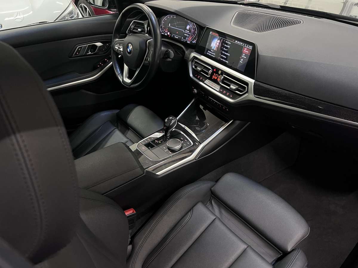 BMW 330, 2.0 l., Седан