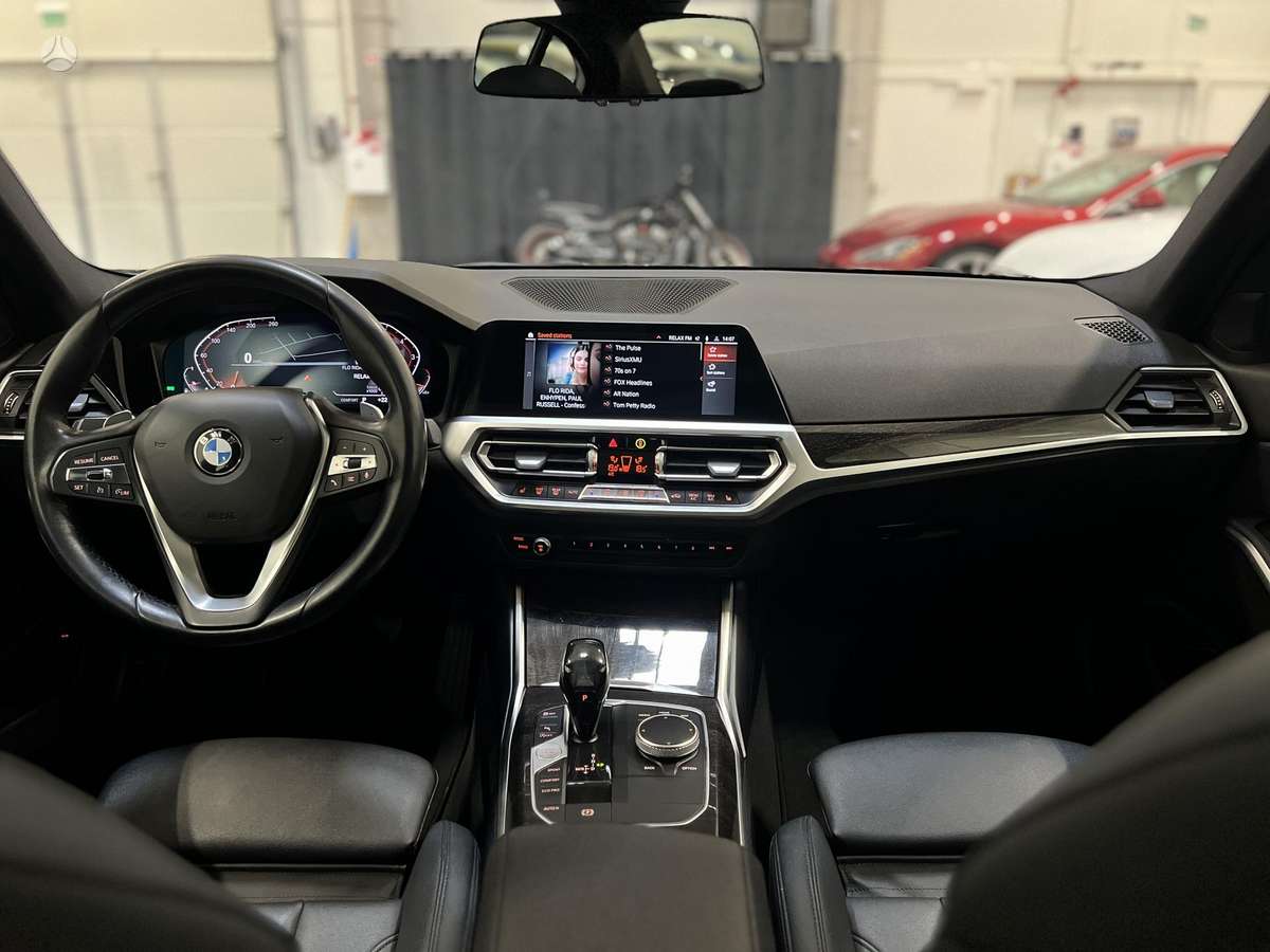 BMW 330, 2.0 l., Седан