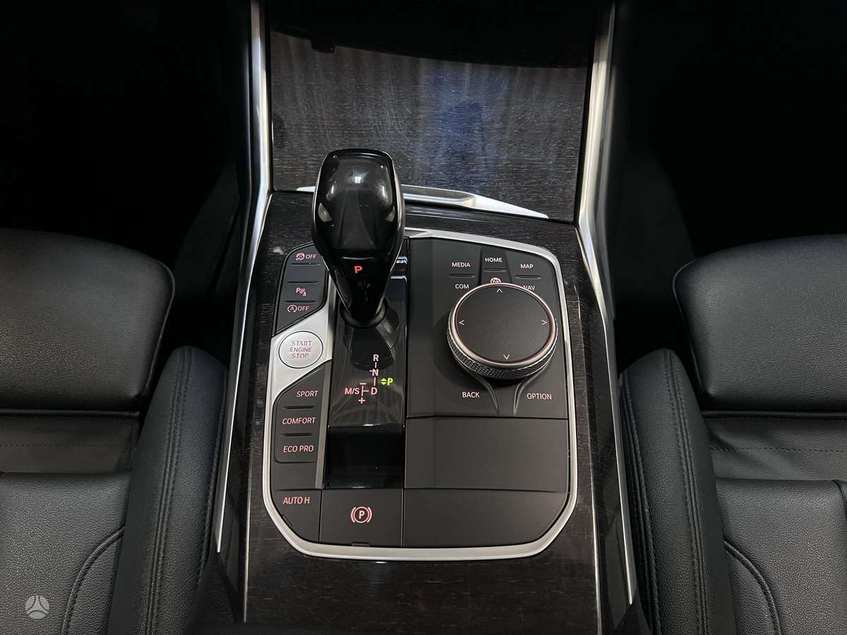 BMW 330, 2.0 l., Седан