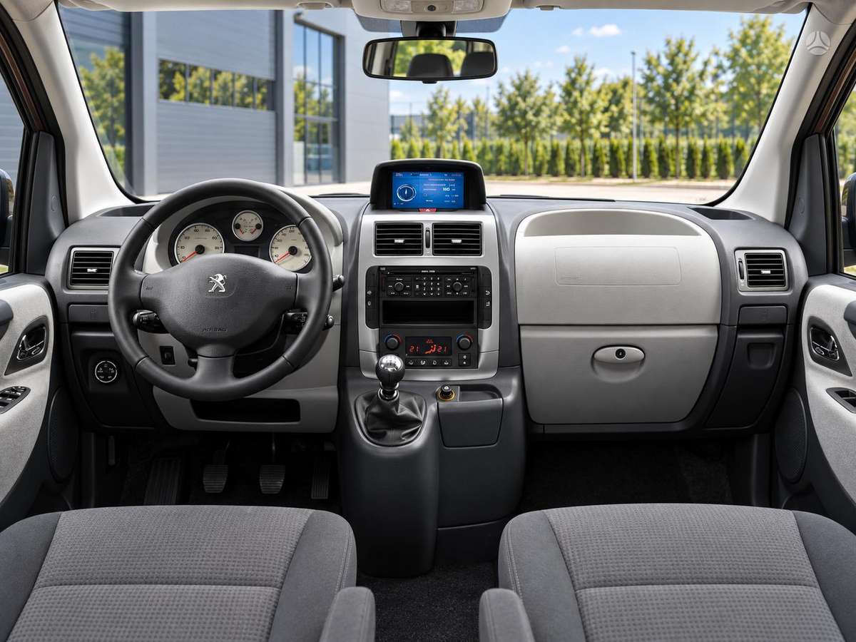 Peugeot Traveller, passenger minibus