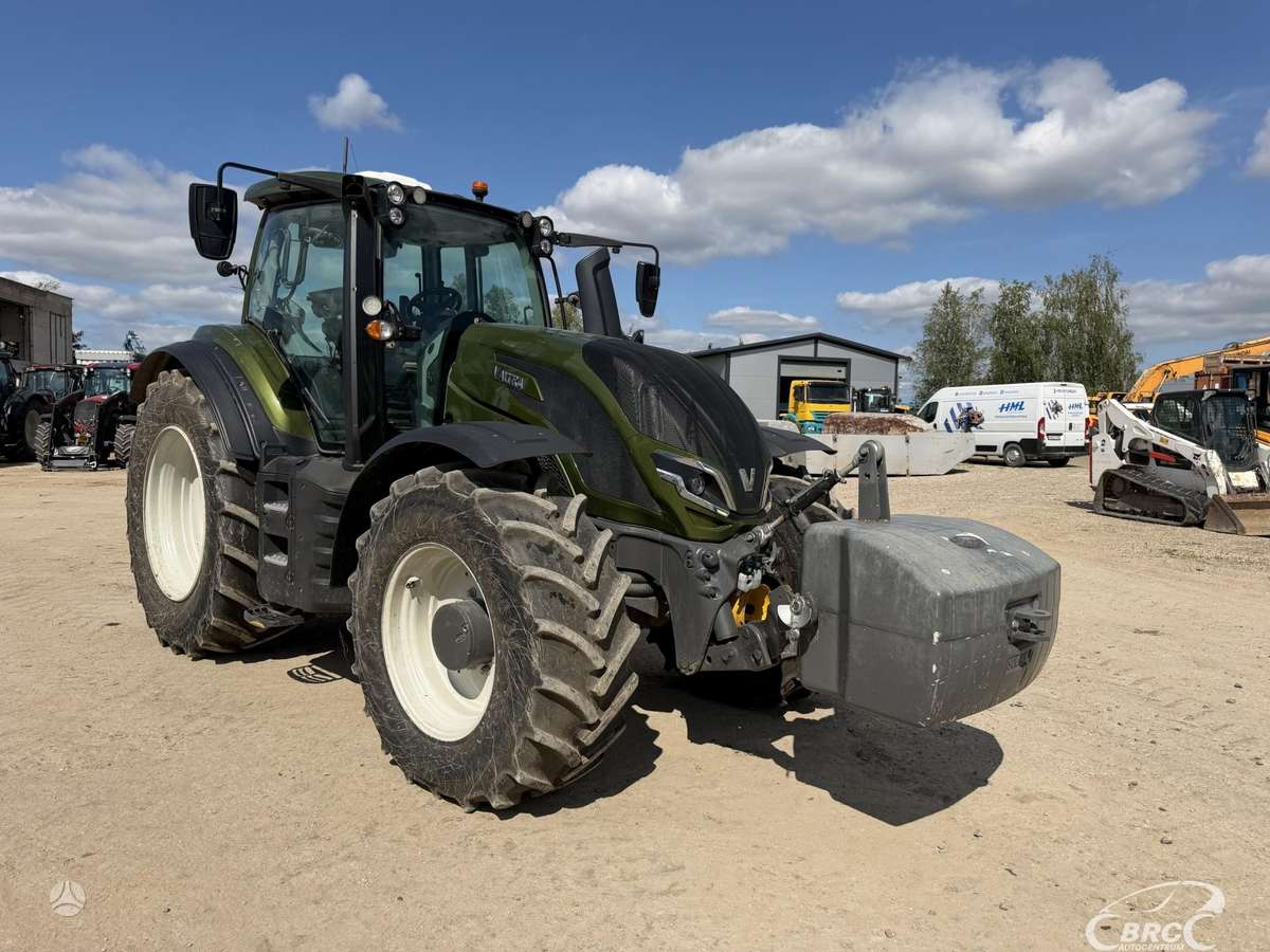 Valtra T235, traktoriai