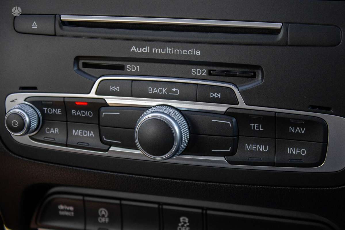 Audi Q3, 1.4 l., off-road / crossover