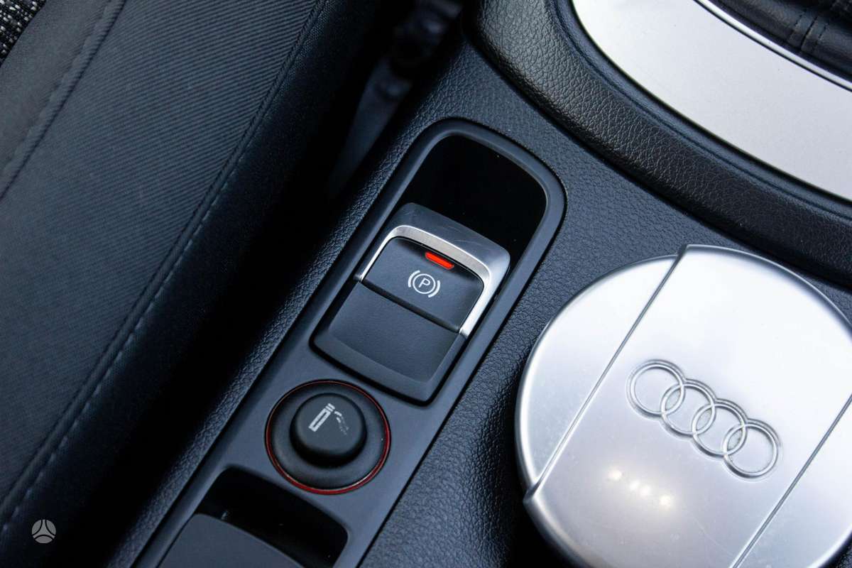 Audi Q3, 1.4 l., Внедорожник / Кроссовер