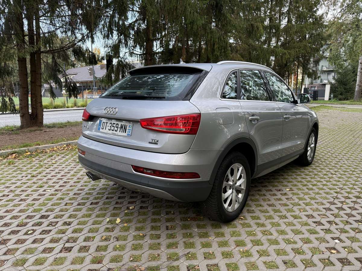 Audi Q3, 2.0 l., off-road / crossover