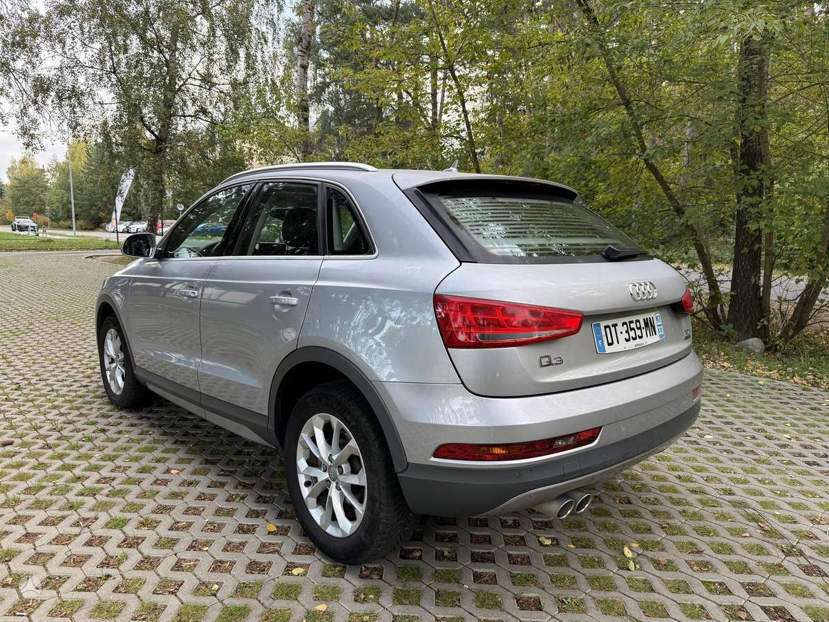 Audi Q3, 2.0 l., off-road / crossover