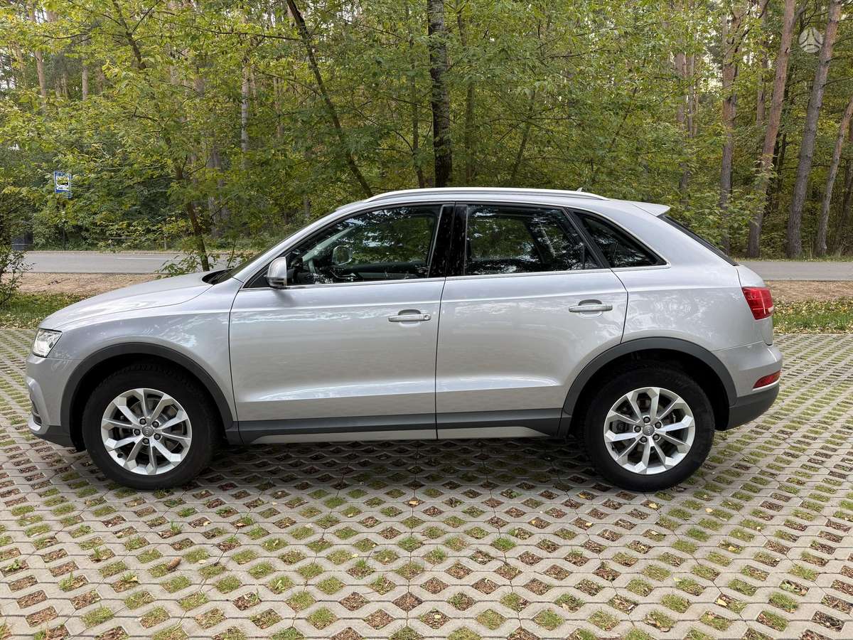 Audi Q3, 2.0 l., off-road / crossover