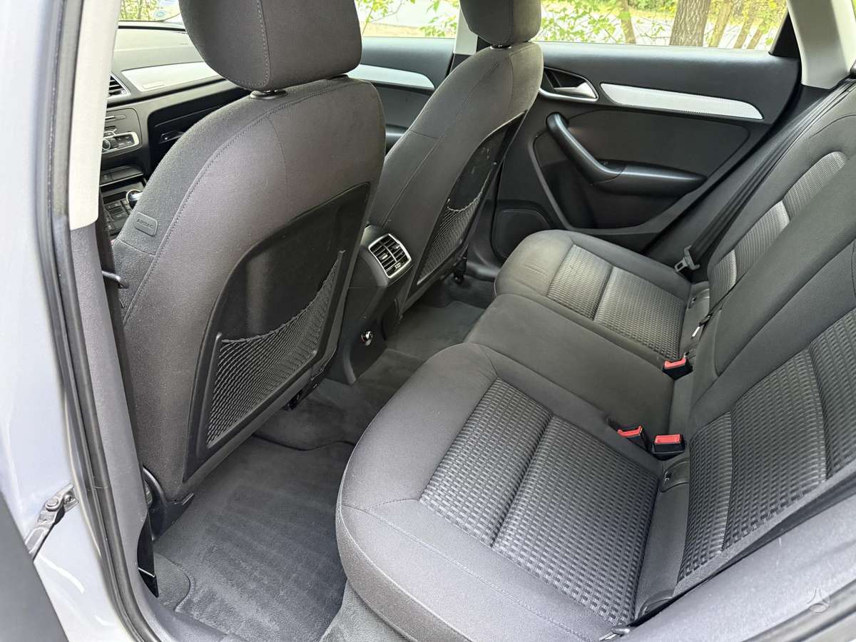 Audi Q3, 2.0 l., off-road / crossover