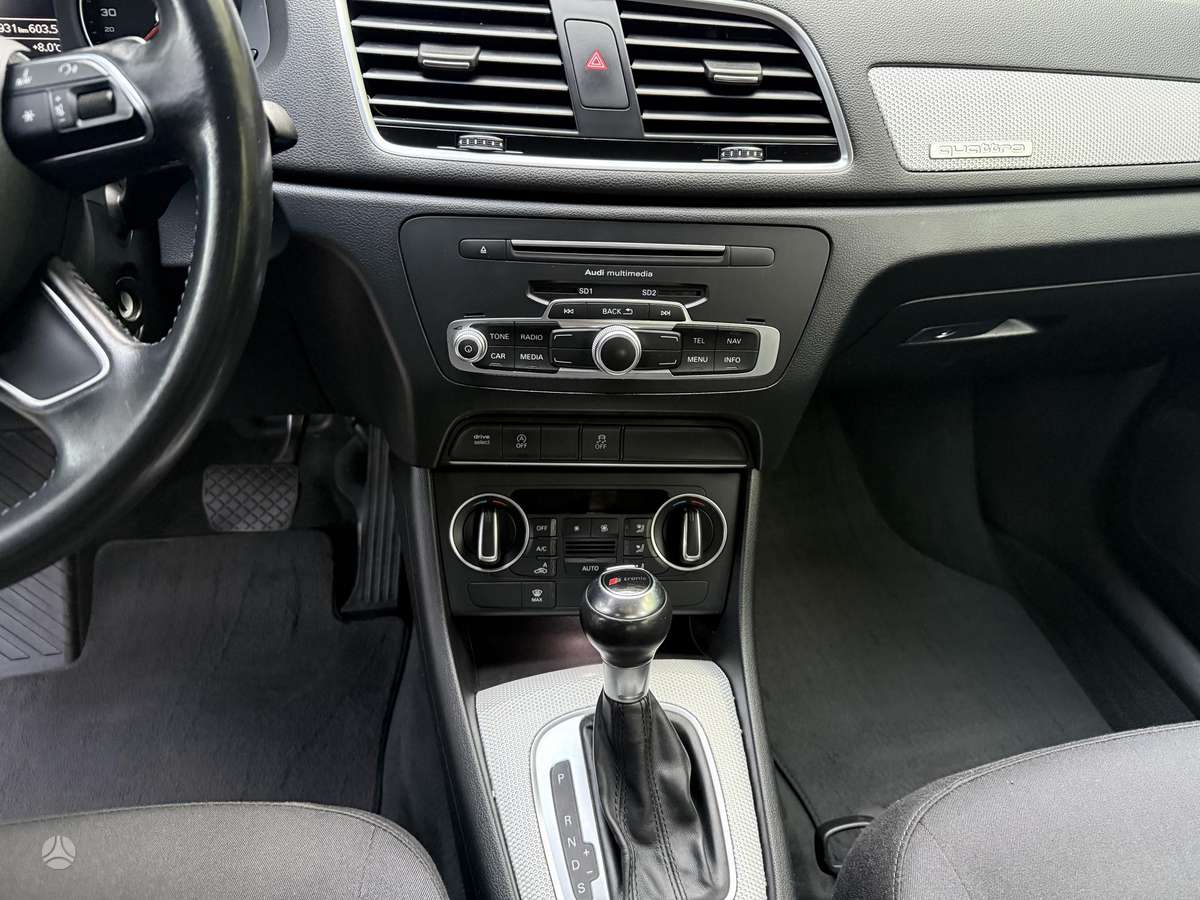 Audi Q3, 2.0 l., off-road / crossover