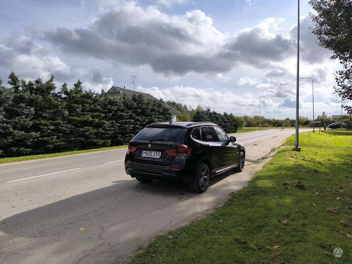 BMW X1, 2.0 l., Внедорожник / Кроссовер