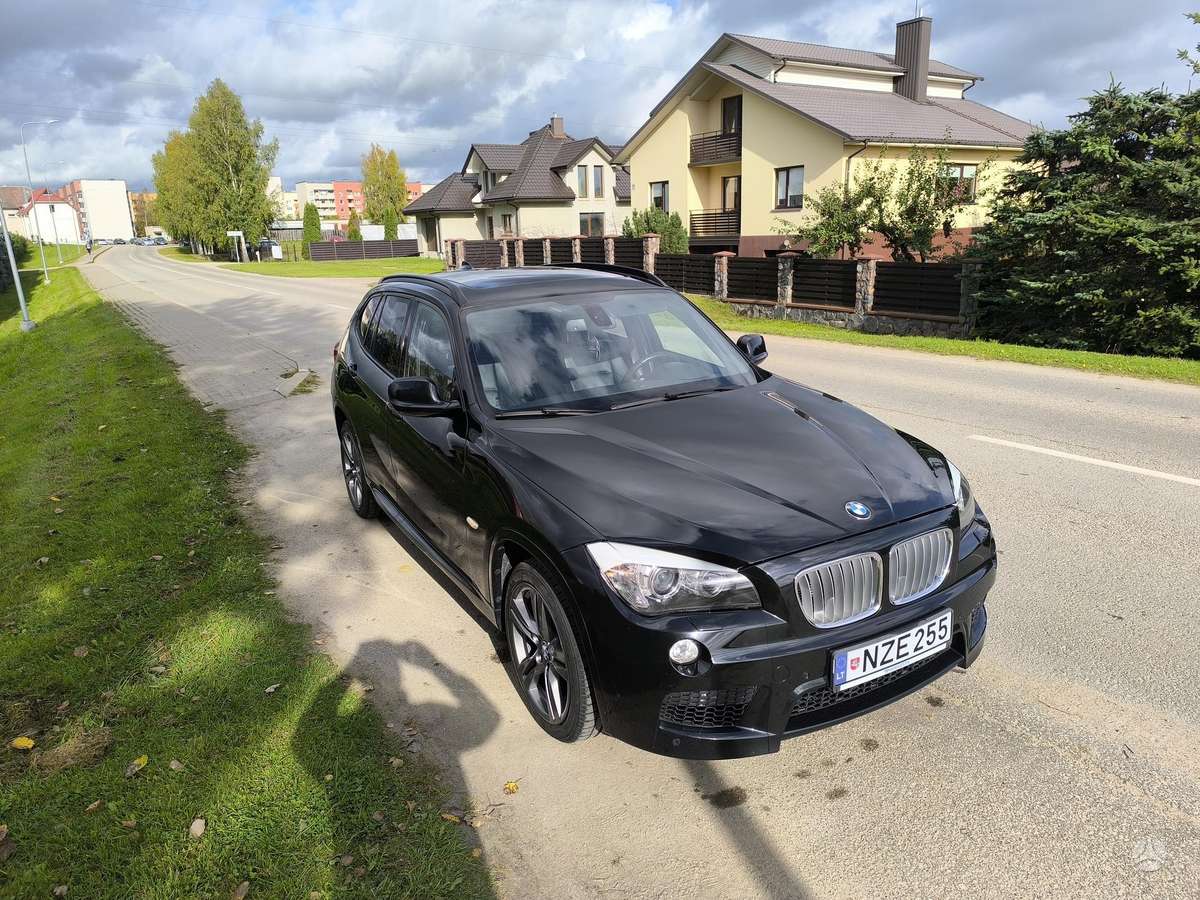 BMW X1, 2.0 l., off-road / crossover
