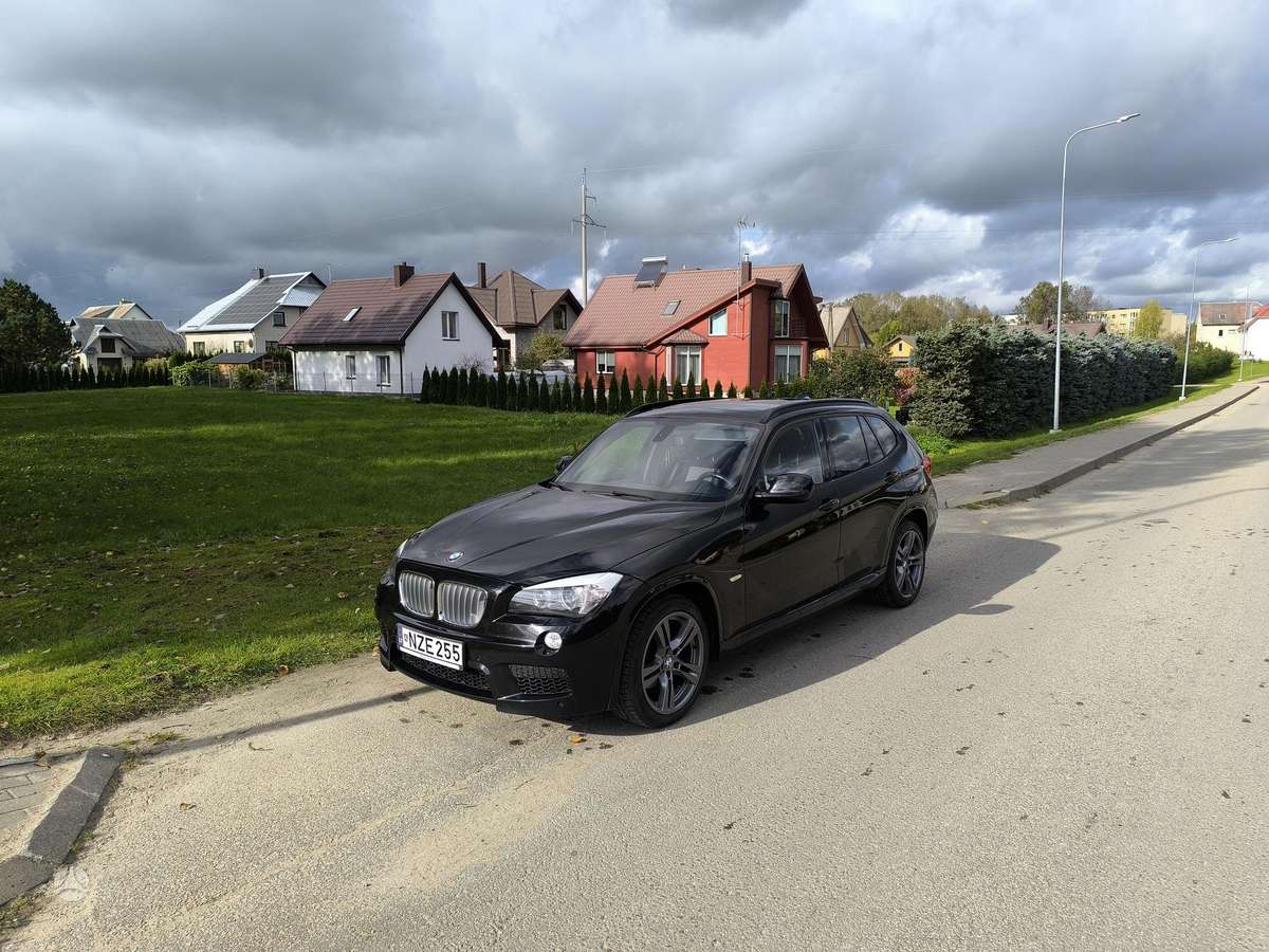 BMW X1, 2.0 l., off-road / crossover