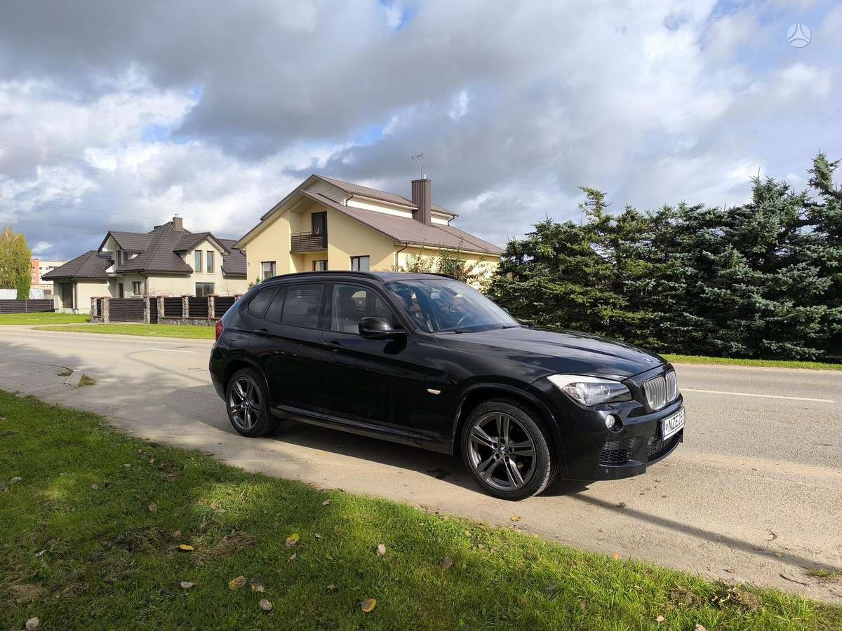 BMW X1, 2.0 l., off-road / crossover