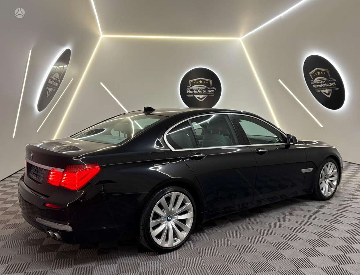 BMW 730, 3.0 l., Седан