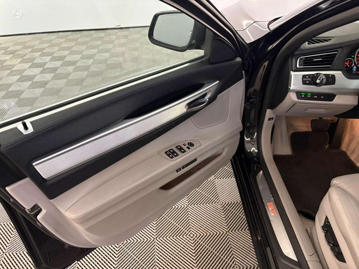 BMW 730, 3.0 l., Седан